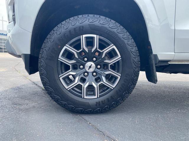 Photo of 2024 Summit White Chevrolet Colorado