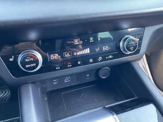 Photo of 2023 White Mitsubishi Outlander