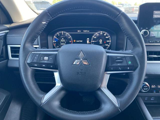 Photo of 2023 White Mitsubishi Outlander