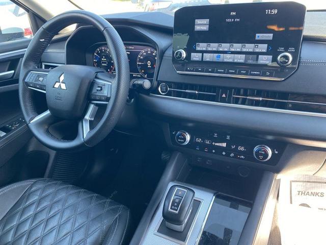 Photo of 2023 White Mitsubishi Outlander