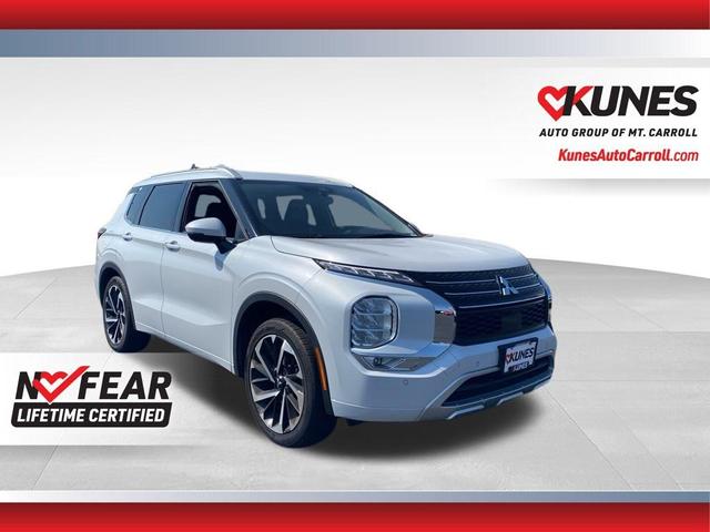 Photo of 2023 White Mitsubishi Outlander