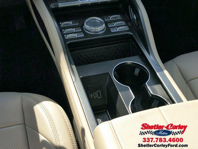 Photo of 2024 White Platinum Metallic Tri-Coat Lincoln Nautilus