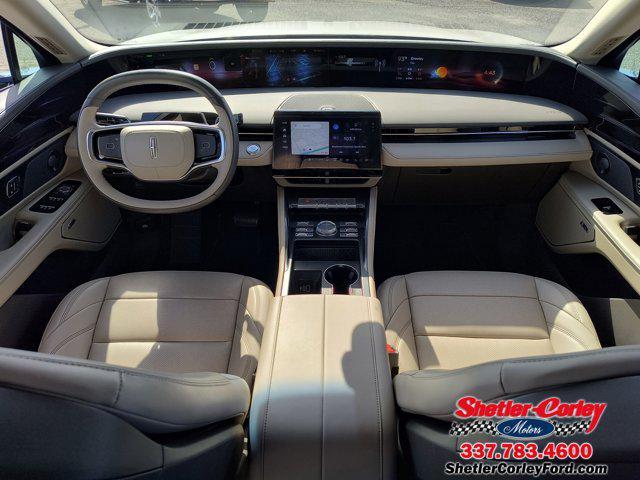 Photo of 2024 White Platinum Metallic Tri-Coat Lincoln Nautilus