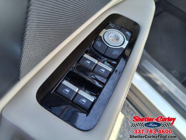 Photo of 2024 White Platinum Metallic Tri-Coat Lincoln Nautilus