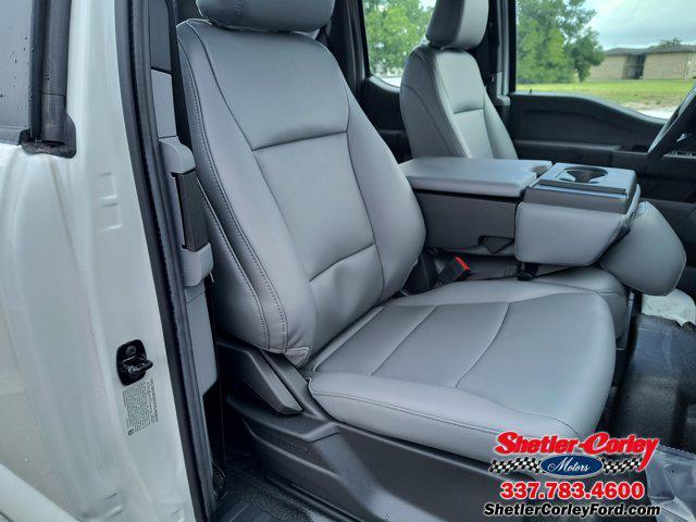 Photo of 2025 Oxford White Ford F-250