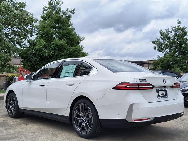 Photo of 2026 Alpine White BMW 530