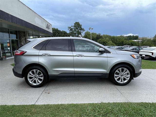 Photo of 2024 Silver Metallic Ford Edge
