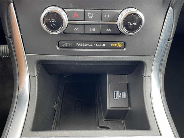 Photo of 2024 Silver Metallic Ford Edge