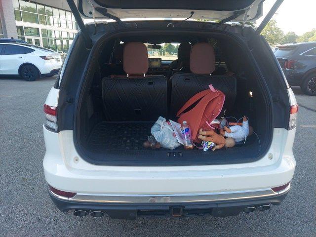 Photo of 2023 Pristine White Metallic Tri-Coat Lincoln Aviator
