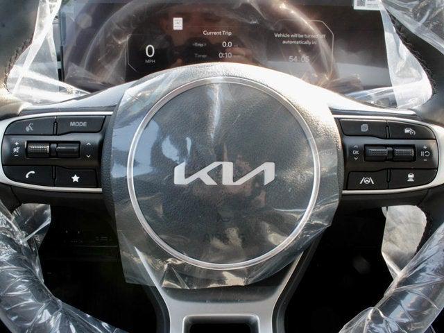 Photo of 2025 Snow White Pearl Kia K5