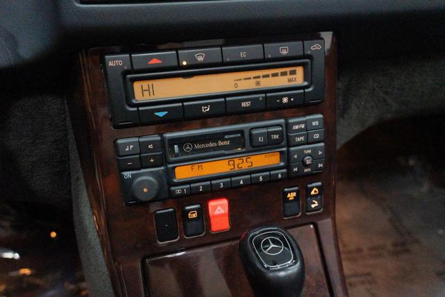 Photo of 1997 Polar White Mercedes-Benz SL-Class