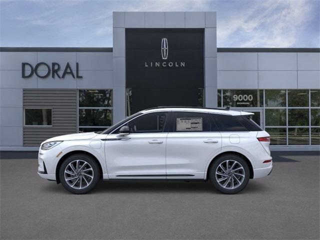 Photo of 2025 Crystal White Lincoln Corsair