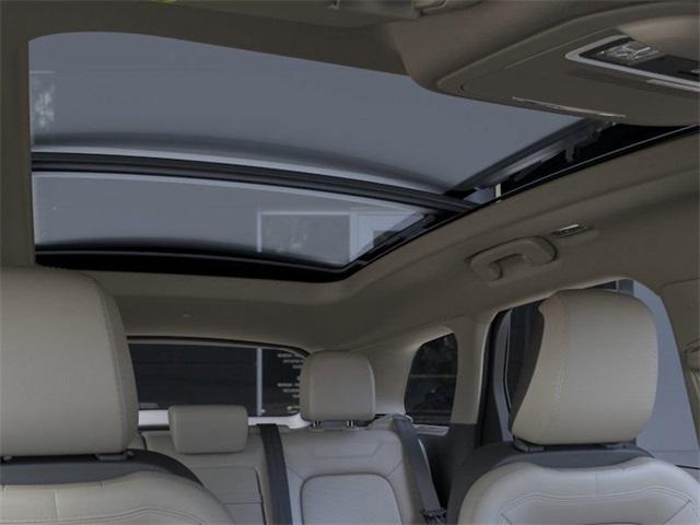 Photo of 2025 Crystal White Lincoln Corsair