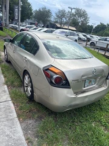 Photo of 2009 Sonoran Sand Metallic Nissan Altima