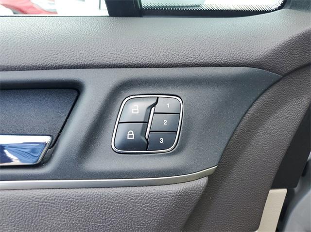 Photo of 2018 Ingot Silver Metallic Lincoln MKC