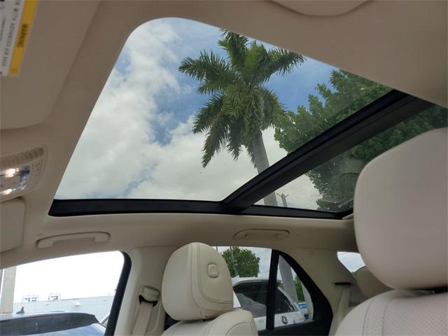 Photo of 2022 Polar White Mercedes-Benz GLE 350