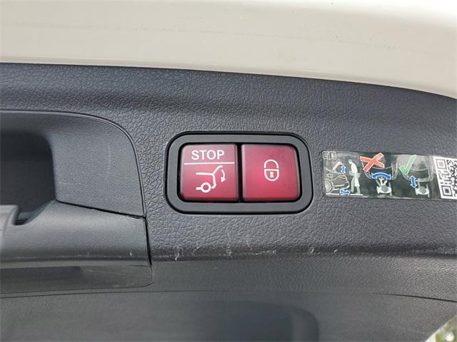 Photo of 2022 Polar White Mercedes-Benz GLE 350