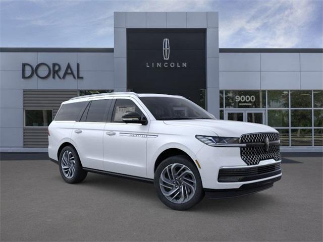 Photo of 2025 White Metallic Lincoln Navigator