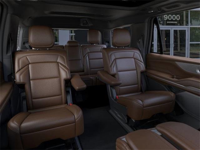 Photo of 2025 White Metallic Lincoln Navigator