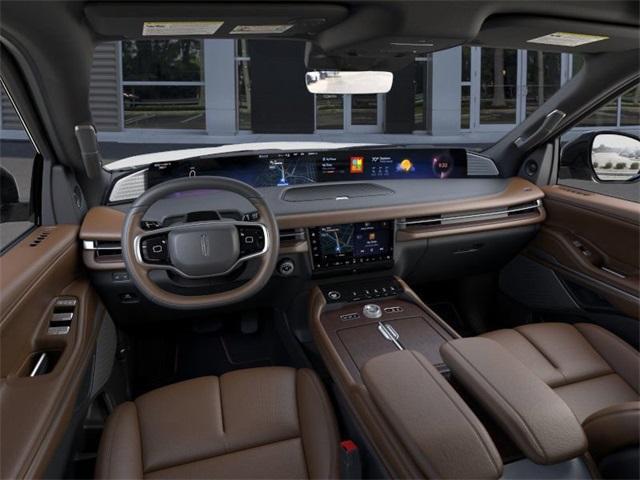 Photo of 2025 White Metallic Lincoln Navigator