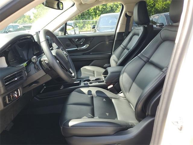 Photo of 2024 Pristine White Lincoln Corsair