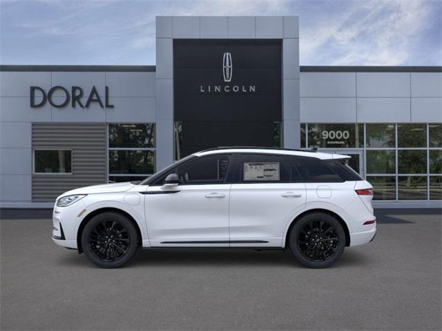 Photo of 2025 White Lincoln Corsair