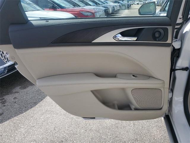 Photo of 2020 White Platinum Lincoln MKZ Hybrid