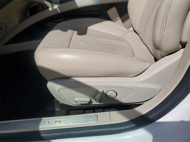 Photo of 2020 White Platinum Lincoln MKZ Hybrid