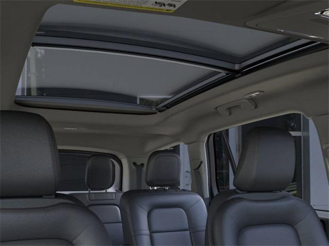 Photo of 2025 White Lincoln Aviator