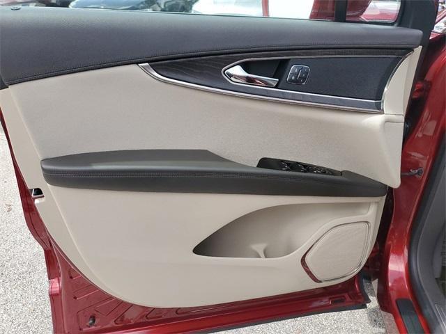 Photo of 2019 Ruby Red Lincoln Nautilus