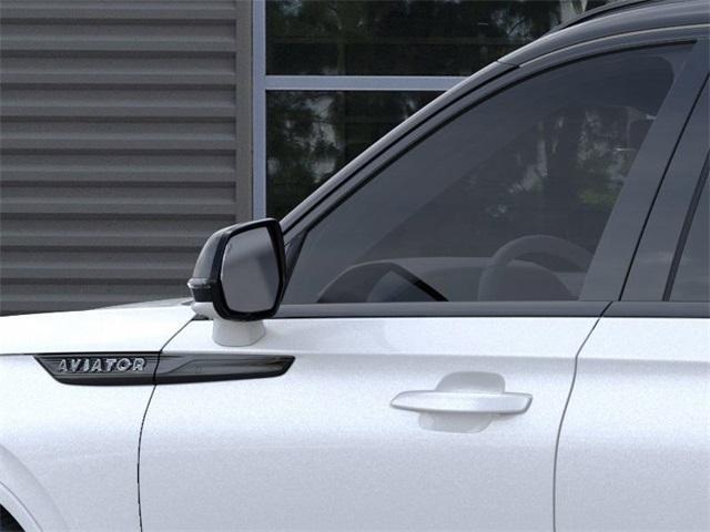 Photo of 2025 White Metallic Lincoln Aviator