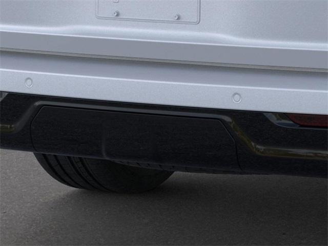 Photo of 2025 Crystal White Lincoln Navigator L