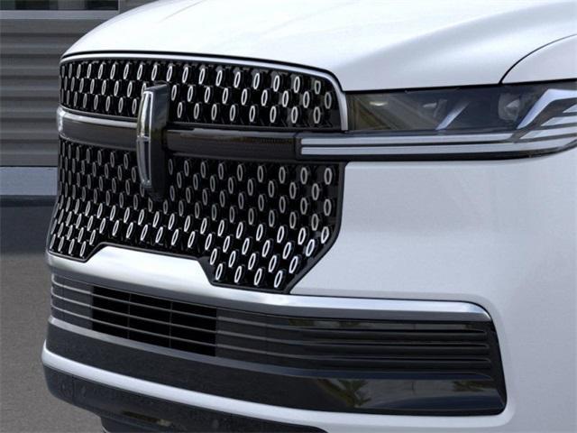Photo of 2025 Crystal White Lincoln Navigator L