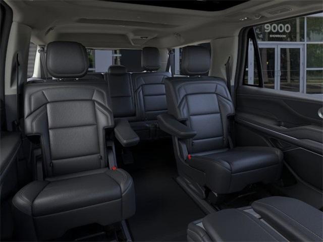 Photo of 2025 Crystal White Lincoln Navigator L