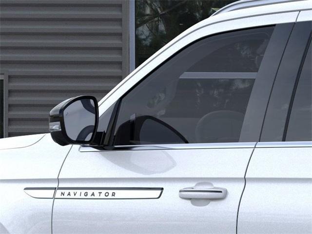 Photo of 2025 Crystal White Lincoln Navigator L