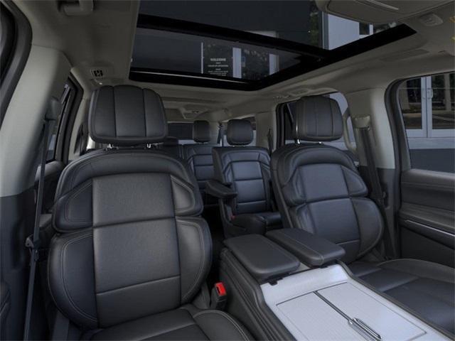 Photo of 2025 Crystal White Lincoln Navigator L