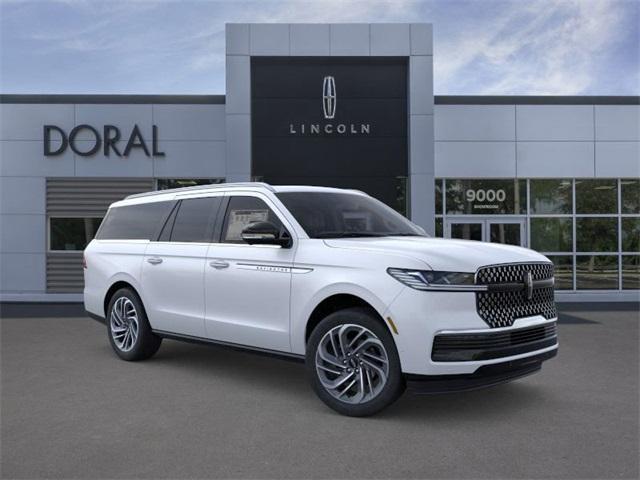 Photo of 2025 Crystal White Lincoln Navigator L