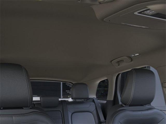 Photo of 2025 Crystal White Lincoln Corsair