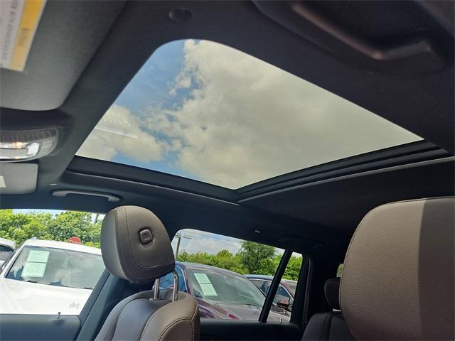 Photo of 2021 designo Diamond White Bright Metallic Mercedes-Benz GLS 450