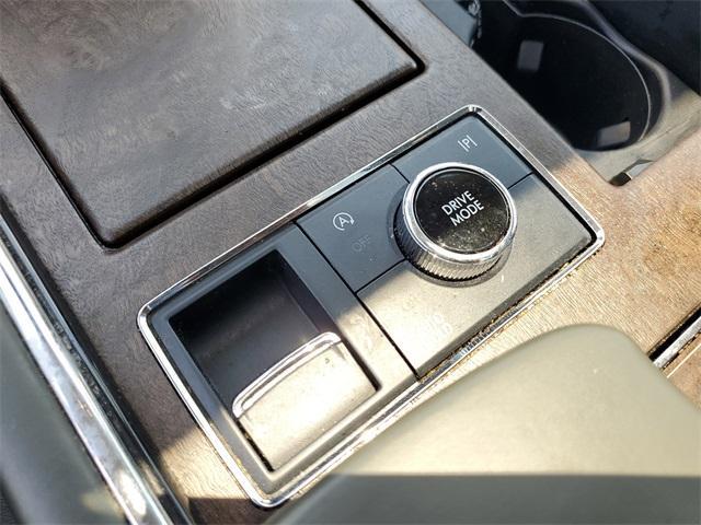 Photo of 2022 Infinite Black Metallic Lincoln Navigator L