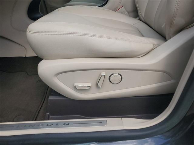 Photo of 2019 Magnetic Gray Lincoln MKC