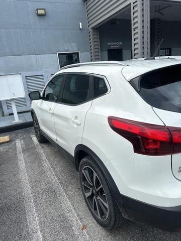 Photo of 2017 Glacier White Nissan Rogue Sport