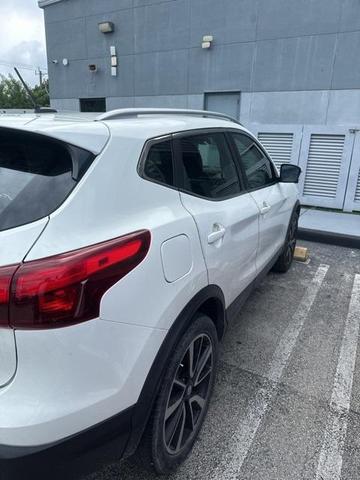 Photo of 2017 Glacier White Nissan Rogue Sport