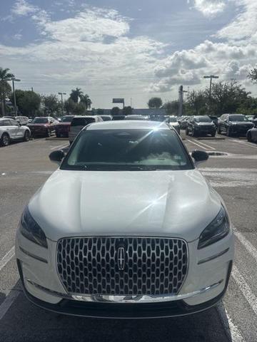 Photo of 2023 Pristine White Lincoln Corsair