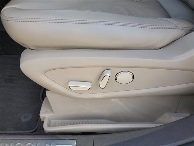 Photo of 2021 Black Lincoln Nautilus