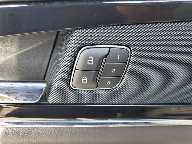 Photo of 2021 Black Lincoln Nautilus