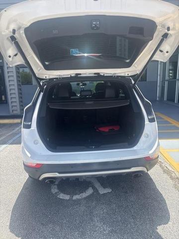 Photo of 2019 White Platinum Lincoln MKC