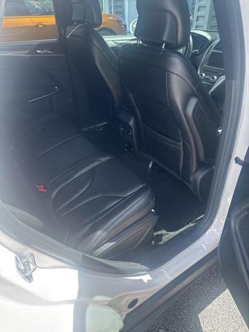 Photo of 2019 White Platinum Lincoln MKC