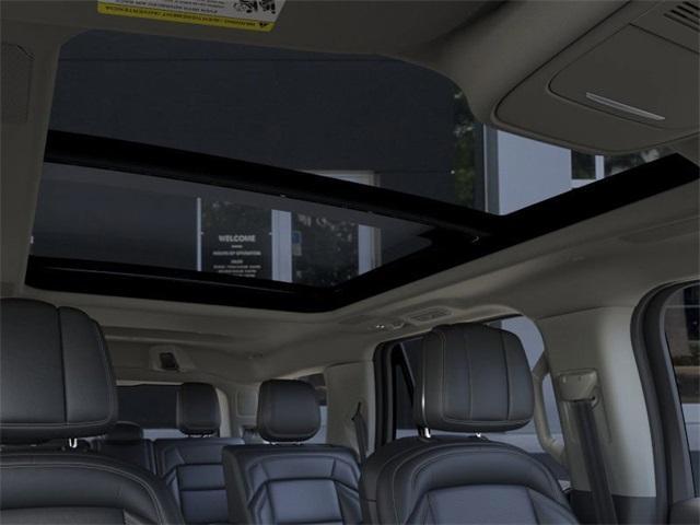 Photo of 2025 Black Metallic Lincoln Navigator