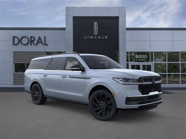 Photo of 2025 Gray Mist Lincoln Navigator L